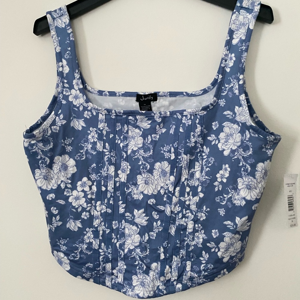 Cute vavy blue floral top